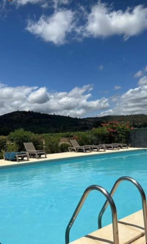 Cosy appartement entre vignes et garrigue avec piscine